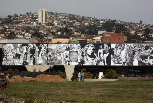 The mural called “A Pablo (To Pablo)” made by Chinese artist Ai Weiwei in tribute to Chilean poet Pablo Neruda is on display at the Cultural Park located in the grounds of the former prison, in Valparaiso, Chile, Saturday.   AFP-Yonhap News