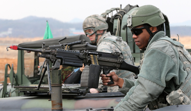 U.S. military police staff engage in base defense drills in connection with the allied Key Resolve exercise in Pyeongtaek, Gyeonggi Province, Thursday. Yonhap News