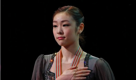 김연아(스케이트선수)
17일 캐나다 온타리오주 런던의 버드와이저 가든스에서 열린 2013 세계선수권대회 여자 싱글 연기를 마친 김연아는 객석을 가득 메운 관중의 우렁찬 박수를 한몸에 받았다.