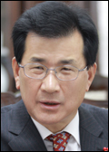 이시종(광역단체장/전국회의원)
충청북도(도지사 이시종·사진)는 지난 15일 4개 테마, 23개 여행 상품을 ‘2013 충북 알짜배기 관광상품’으로 선정·발표했다고 18일 밝혔다. 도...교육, 산업, 드라마, 연계상품, 종합 등 7개 테마로 상품을 모집하였다.