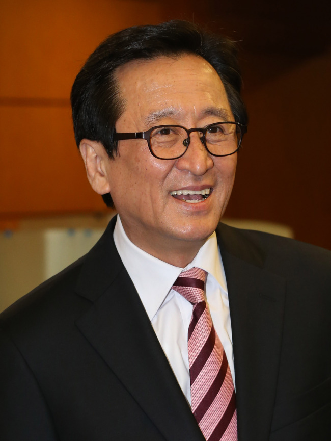 최수현(금융인/전공무원)
권혁세 금융감독원장의 사의로 공석이 된 차기 금감원장에 최수현(사진) 금감원 수석부원장이 임명됐다. 금감원 수석부원장에는 홍영만 금융위원회 상임위원이 유력한 것으로 전해졌다.