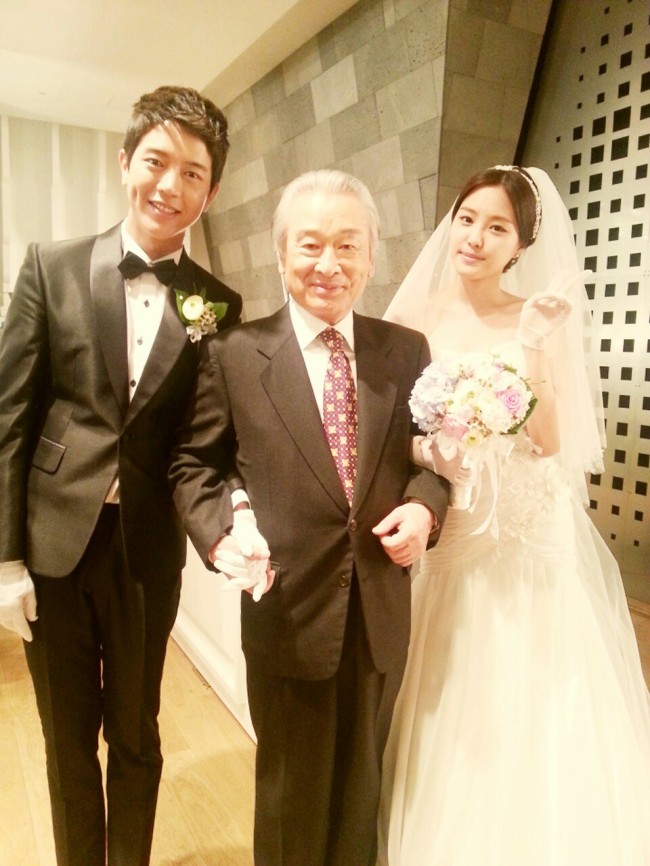 이도영(좌측부터/백종민/탤런트/영화배우),이순재(탤런트/영화배우),손나은(가수/에이핑크)
손나은은 18일 자신의 SNS에 “마지막회 본방사수했어요. 그동안 ’무자식 상팔자‘를 사랑해주셔서 감사합니다”라며 “선생님, 선배님들 그리고 많은 스태프분들, 감독님 작가님. 수고하셨습니다. 감사합니다. 아쉽다”라는 글을 게재했다.
