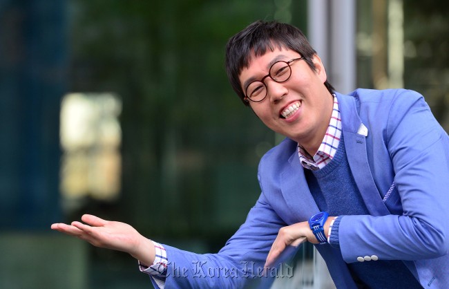 Comedian Kim Young-chul poses for The Korea Herald on March 14 in Seoul.   Lee Sang-sub/The Korea Herald
