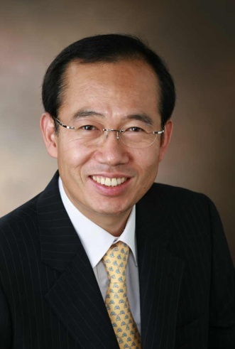 황철주(기업인/사회기관단체인/주성엔지니어링)
황철주 전 중소기업청장 내정자가 공직에 취임하면 자신의 회사 주식을
팔아야 한다는 규정 때문에 내정 사흘 만에 전격 사퇴했습니다.