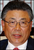 박맹우(광역단체장)
울산시는 19일 오전 시청 본관 7층 상황실에서 최근 전국적으로 유해화학물질 사고가 빈번하게 발생하고 있고, 하절기 공단 악취 유발이 예상되어 국가산업단지 내 ‘유해화학물질 다량 취급업체 사고예방’ 및 ‘악취 저감’을 위한 ‘기업체 공장장 간담회’를 개최했다고 밝혔다.