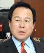 김학규(기초단체장)
베트남 쾅남성의 중심도시인 탐키시 대표단이 19일 오후 용인시를 방문, 김학규 용인시장을 예방하고 용인시 노인복지관, 한국민속촌 등을 시찰한다고 용인시는 밝혔다.