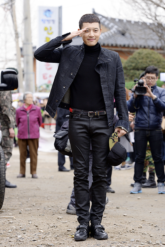 세븐(최동욱/가수)
가수 세븐이 군 입대 전 “여자친구 박한별이 해외에 머물고 있어 만남을 갖지 못했다”고 밝혔다.