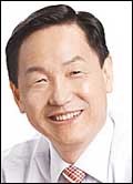 김상곤(교육공무원/전교수)
경기도교육청(교육감 김상곤·사진)은 19일부터 네 차례에 걸쳐 4개 권역에서 도내 영재교육기관 담당교사와 지역교육청 담당자 등 567명을 대상으로 ‘2013 찾아가는 영재교육기관 담당자 워크숍’을 갖는다고 밝혔다.