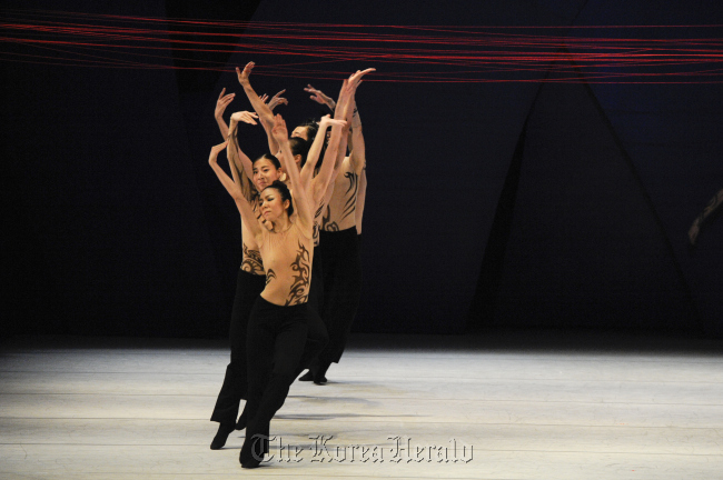 A scene from Korea National Contemporary Dance Company’s “Mystical Paradise”   KNCDC