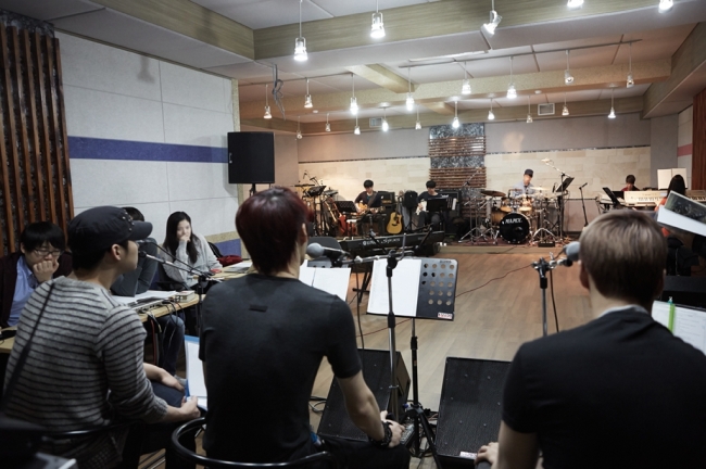 준수(우측부터/김준수/가수/뮤지컬배우/JYJ),재중(김재중/가수/영화배우/JYJ), 유천(박유천/가수/탤런트/JYJ)
JYJ’s live concerts at Tokyo Dome will be held from April 2 to 4. About 150,000 tickets for the concert have already been sold.