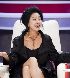 김부선(김근희/영화배우)
김부선은 지난 18일 방송된 JTBC ‘표창원의 시사 돌직구’에 출연, “성상납이나 스폰서 제의를 받아 본적이 있냐”는 질문에 “내 인물을 봐라. 그런 제의가 없었겠나. 하지만 씩씩하게 거절했다”고 답했다.