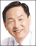 김상곤(교육공무원/전교수)
방문단은 김상곤 교육감과 국제교류협력 업무 관계자 등 4명으로 이번 방문은 다문화 사회와 국제화에 걸맞는 교육을 위해 제2외국어교육 활성화, 한글과 한국문화 지원, 재외동포 학생 정체성교육 지원 방안을 모색하는데 목적이 있다.