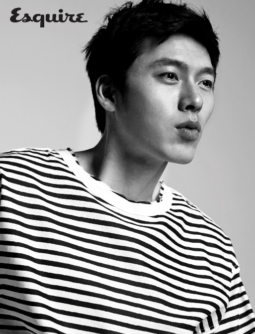 현빈(김태평/영화배우/탤런트)
Korean actor Hyun Bin is featured in the April issue of Esquire magazine, signaling his comeback to the entertainment scene after completing his military service.