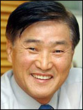 이현구(기업인/까사미아)
지난 30년간 까사미아를 설립, 경영하며, 고객만족경영과 뛰어난 디자인을 바탕으로 우리나라의 생활주거문화를 개선하는데 이바지했다는 평가를 받았다. 또 까사미아를 20여년 이상의 흑자 우량기업으로 성장, 발전시켜 국가와 사회 발전에 이바지한 공로를 인정받았다.