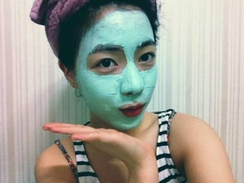 화영(류화영/가수)
17일 전 티아라 멤버 화영은 자신의 트위터에 “류닷! 내 보물들에게~ 서비스 나가요 나 없다고 슬쩍 발빼기 없기!”라는 글과 함께 사진을 공개했다.