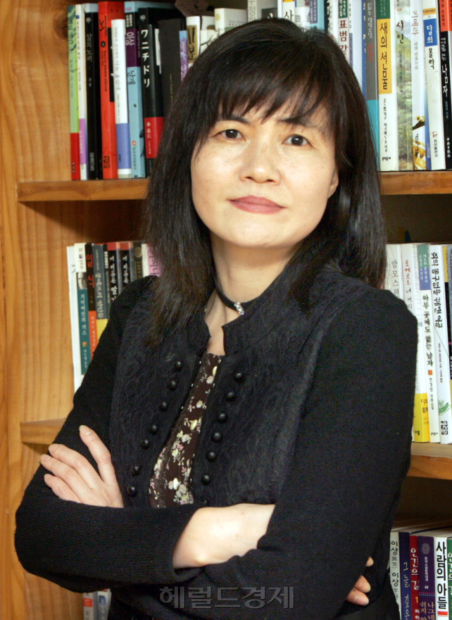 작가 김다은 <br />정희조 기자/checho@heraldm.com 060412
작가 김다은
정희조 기자/checho@heraldm.com 060412
