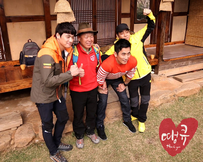 오상진(좌측부터/전아나운서),엄홍길(산악인),차인표(탤런트/영화배우),은지원(가수/클로버)
오상진은 MBC 파업 사태 이후 1년 간 방송 활동을 하지 못하다가 지난 달 22일 MBC에서 퇴사한 뒤 프리랜서 행을 택했다. 오상진의 이번 ‘땡큐’ 출연은 퇴사 이후 프리랜서로서 처음으로 타 방송국에서 모습을 드러내는 방송이라 많은 관심을 모으고 있다. 오상진은 이번 방송에서 산악인 엄홍길, 가수 은지원, 배우 차인표와 만나 전라남도 순천으로 여행을 떠났다.