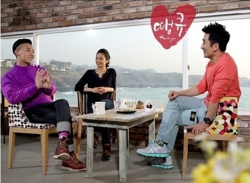 지드래곤(좌측부터/권지용/가수/음악PD),강수진(발레무용가),차인표(탤런트/영화배우)
최근 진행된 SBS ‘땡큐’ 녹화에 출연한 빅뱅의 지드래곤은 강수진, 차인표와 대화를 나누던 중 “예술 중·고등학교를 다녔는데 무용과 여학생들이 유독 예뻐 보였다. 자세부터가 예뻤다”고 말문을 열었다.
