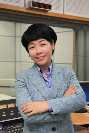 김미화(MC/개그우먼)
논문 표절 논란에 휩싸인 방송인 김미화(49)가 자신이 진행 중인 시사 프로그램 CBS 표준FM(98.1㎒) ‘김미화의 여러분’에서 하차하겠다는 뜻을 밝혔다.