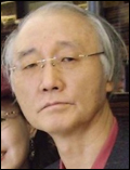 마광수(작가/교수)
마광수(61ㆍ사진) 연세대 국어국문학과 교수가 자신의 강의를 듣는 수강생들에게 수업 교재를 구입한 영수증을 리포트에 첨부해 제출토록 한 사실이 논란이 되고 있다. 수업 교재가 모두 마 교수의 저서인 탓에 일부 학생 사이에선 “책 장사를 하고 있다”는 비판이 나오는 상황이다.