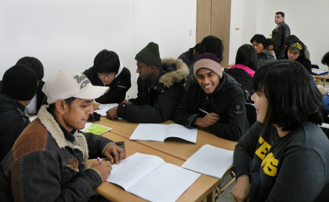 Foreign migrant workers study Hangeul in Yangsan, South Gyeongsang Province.   Yonhap News