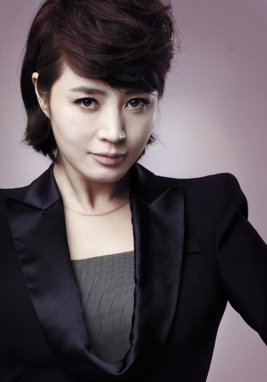 김혜수(영화배우)
배우 김혜수가 최근 논문 표절 의혹으로 화제를 모은 가운데 “깊이 반성하고 있다”고 밝혔다.