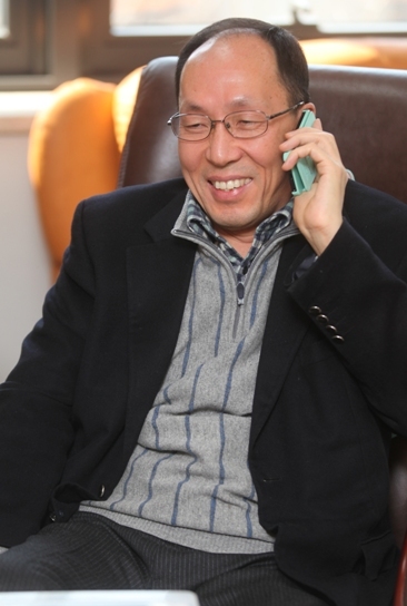 한만수(교수/변호사)
거센 자격시비에 휘말려온 한만수 공정거래위원 장 내정자가 25일 결국 사퇴했다. 하루가 멀다하고 고위 공직자들의 ’인사 사고’가 이어지고 있다. 박근혜 정부가 출범한 지 이제 한 달이 됐지만 고위직 낙마자 수는 6명이다.