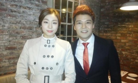김연아(좌측부터/스케이트선수),전현무(MC/전아나운서)
전현무는 25일 자신의 트위터에 “당차지만 겸손하고 어리지만 성숙한 그녀! 본인의 이름 앞에 붙는 수식어들이 죄다 오글거려 그냥 ‘김연아 선수’라는 호칭이 제일 마음 편하다는 털털한 친구”라는 글을 게재했다.