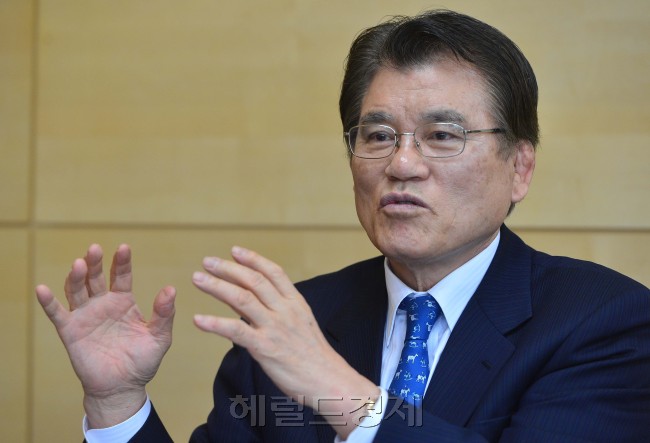 정동구 체육인재육성재단이사장.<br />이상섭 기자. babtong@heraldcorp.com 2013.03.25
정동구 체육인재육성재단이사장.
이상섭 기자. babtong@heraldcorp.com 2013.03.25
정동구 체육인재육성재단이사장.
이상섭 기자. babtong@heraldcorp.com 2013.03.25