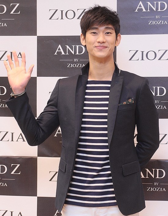 김수현(탤런트/영화배우)
26일 배급사 쇼박스에 따르면 ‘은밀하게 위대하게’(감독 장철수)는 지난 8일 86회차를 끝으로 약 5개월 여간의 촬영을 마쳤다.