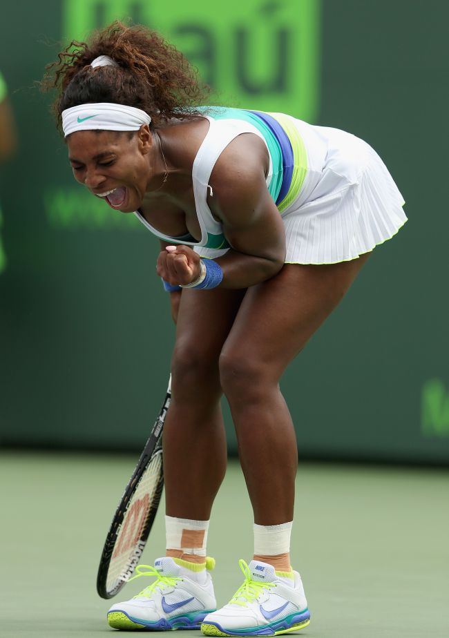 <YONHAP PHOTO-0295> KEY BISCAYNE, FL - MARCH 25: Serena Williams celebrates a point against Dominika Cibulkova of Slovakia during their fourth round match at the Sony Open at Crandon Park Tennis Center on March 25, 2013 in Key Biscayne, Florida. Clive Brunskill/Getty Images/AFP== FOR NEWSPAPERS, INTERNET, TELCOS & TELEVISION USE ONLY ==../2013-03-26 07:01:09/ <저작권자 ⓒ 1980-2013 ㈜연합뉴스. 무단 전재 재배포 금지.>
Serena Williams celebrates a point against Dominika Cibulkova at the Sony Open on Monday.   AFP-Yonhap News