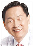 김상곤(교육공무원/전교수)
경기도교육청(교육감 김상곤·사진)은 26일 화성시 소재 라비돌리조트에서 ‘2013학년도 특성화고 직업기초역량 강화를 위한 취업률 제고 및 직업교육 혁신방안 협의회’를 갖는다고 밝혔다.