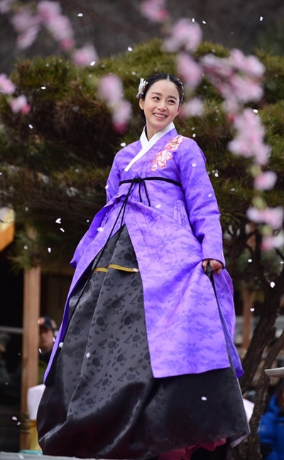 김태희(탤런트/영화배우)
김태희·유아인 주연으로 화제를 모은 드라마 ‘장옥정’의 제목 변경이 확정됐다.