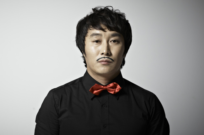 김병만(개그맨)
타운하우스를 전문으로 개발, 분양하는 발트하임이 SBS ‘정글의 법칙’에 출연 중인 김병만과 함께 신개념주택 프로젝트를 시작한다. 발트하임은 “도전의 아이콘으로 알려진 김병만과 함께 ‘김병만의 한글주택 만들기’ 작업에 돌입할 것”이라고 26일 밝혔다. 이번 프로젝트를 통해 지어질 집은 주택 건설비를 확 낮춘 신개념 주택으로 4월부터 시공에 들어갈 예정이다.