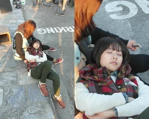 조윤희(탤런트/영화배우)
조윤희는 지난 25일 자신의 페이스북에 “네팔에서 촬영 중 누군가에게 도촬 당했음”이라는 제목과 함께 두 장의 사진을 게재했다.