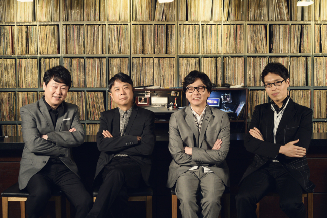 (왼쪽부터) 밴드 마스터포의 멤버 이태윤(베이스), 손무현(기타), 장혁(드럼), 조범진(기타ㆍ보컬). [사진제공=소니뮤직]
(왼쪽부터) 밴드 마스터포의 멤버 이태윤(베이스), 손무현(기타), 장혁(드럼), 조범진(기타ㆍ보컬). [사진제공=소니뮤직]