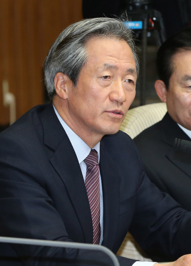 정몽준(국회의원)
Korean and Chinese lawmakers launched a legislators’ association for foreign affairs issues on Tuesday, with Rep. Chung Mong-joon of the ruling Saenuri Party being selected as its first chairman.