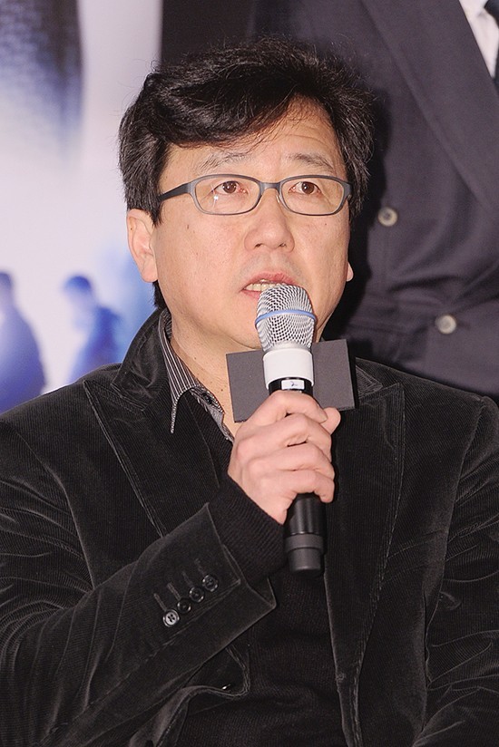 강우석(영화감독)
강우석 감독은 3월 27일 오후 서울 성동구 CGV왕십리에서 열린 영화 ‘전설의 주먹’(감독 강우석) 언론시사회에 참석했다.