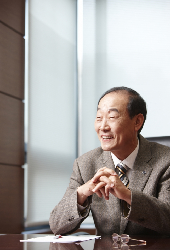 박성현(교수/연구인/한국과학기술한림원)
박성현(68ㆍ사진) 신임 한국과학기술한림원장은 박근혜 정부, 그 중에서도 주요 정책인 ‘창조경제’ 실현을 뒷받침할 미래창조과학부의 성공을 희망했다.