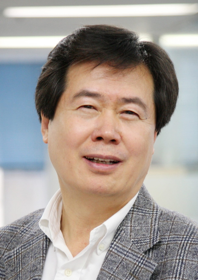 이용백(기업인/한세실업)
국내 최대 의류수출 전문기업 한세실업은 패션 부문의 경쟁력 제고를 통한 성장기반 확충을 위해 조직개편 및 주요 임원의 승진 인사를 단행했다
