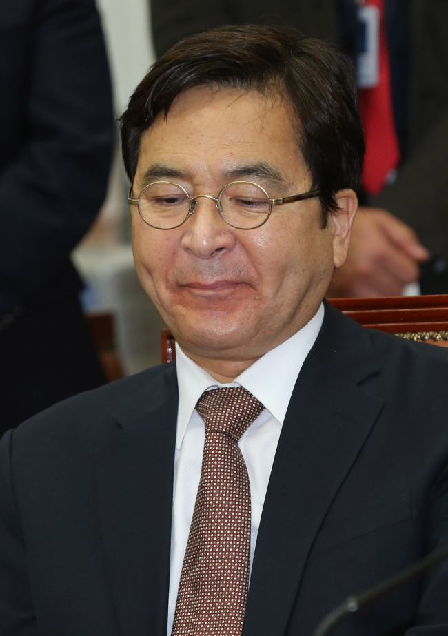 심재철(국회의원)
Rep. Shim Jae-chul of the ruling Saenuri Party resigned from the National Assembly’s Special Committee on Ethics on Thursday, a week after he was caught on camera searching for nude photographs online during a parliamentary session.