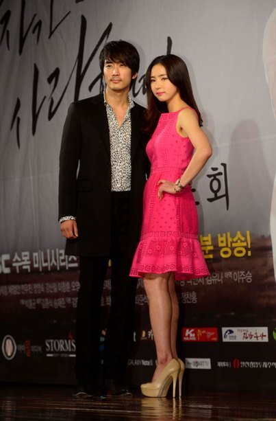 송승헌(좌측부터/탤런트/영화배우),신세경(탤런트/영화배우)
'남자가 사랑할 때' 시사회에서 송승헌과 신세경이 포즈를 취하고 있다.