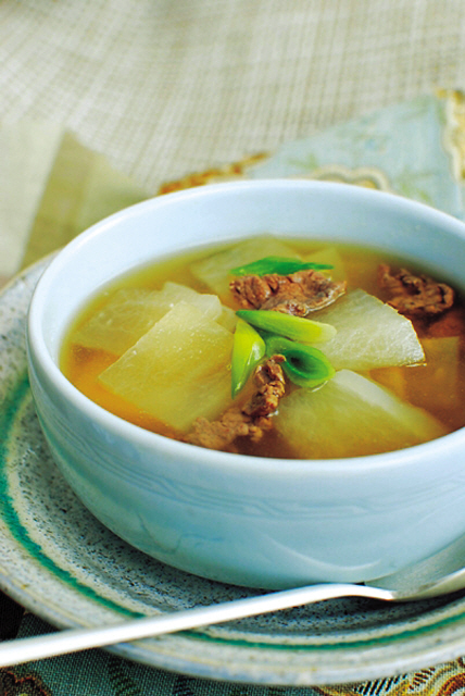 Radish soup (mu guk) (Korean Bapsang)