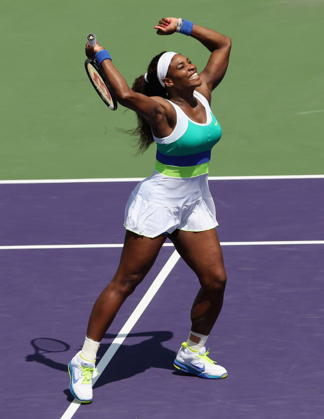 <YONHAP PHOTO-0161> KEY BISCAYNE, FL - MARCH 30: Serena Williams celebrates match point against Maria Sharapova of Russia during their final match at the Sony Open at Crandon Park Tennis Center on March 30, 2013 in Key Biscayne, Florida. Clive Brunskill/Getty Images/AFP== FOR NEWSPAPERS, INTERNET, TELCOS & TELEVISION USE ONLY ==../2013-03-31 07:06:40/ <저작권자 ⓒ 1980-2013 ㈜연합뉴스. 무단 전재 재배포 금지.>
Serena Williams celebrates her win over Maria Sharapova on Saturday.
AFP-Yonhap News