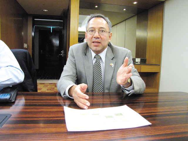 Ecuadorian Minister of Knowledge and Human Talent Augusto Espinosa
gestures during an exclusive interview with The Korea Herald in Seoul on Wednesday. (Philip Iglauer/The Korea Herald)