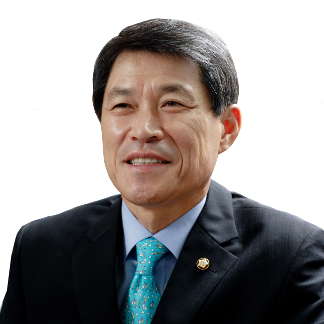 이군현(국회의원)
지난달 27일 낮 국회 후생관 앞에선 ‘굴 시식 파티’가 열렸다. 지난해 ‘노로 바이러스’ 파동으로 굴 소비가 줄어들면서 국내 최대 굴 산지 경남 통영을 지역기반으로 하고 있는 이군현 새누리당 의원이 나선 것이다. 행사에는 황우여, 이한구 등 새누리당 지도부 등 모두 1000명이 넘는 인원이 참석했다. 오는 6월 국회 예결위원장에 오르는 이 의원이 ’굴사랑, 고향사랑’에 자신의 파워를 한껏 자랑한 셈이다.