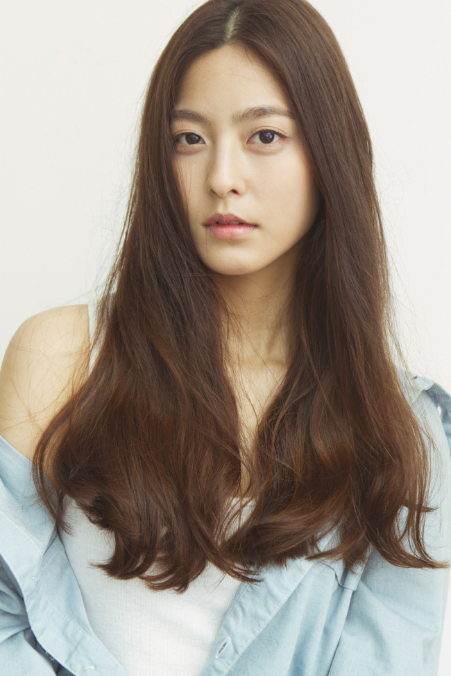 박세영(탤런트)
드라마 ‘적도의 남자’ ‘학교 2013’에 출연한 신예 박세영(25)이 KBS1 새 일일드라마 ‘지성이면 감천’(연출 김명욱 극본 김현희)에 여주인공 역으로 발탁됐다.