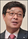 강상훈(기업인/동양종합식품대표이사회장)
가업승계기업협의회장 3연임에 성공한 강상훈(49·사진) 회장은 1일 가업승계 때도 공동상속을 인정하고 증여ㆍ상속세를 감면해줘야 한다고 밝혔다.