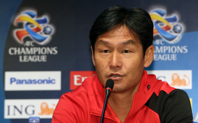 최용수(축구감독/전축구선수/FC서울)
FC Seoul head coach Choi Yong-soo speaks during a press conference on Monday.
Yonhap News