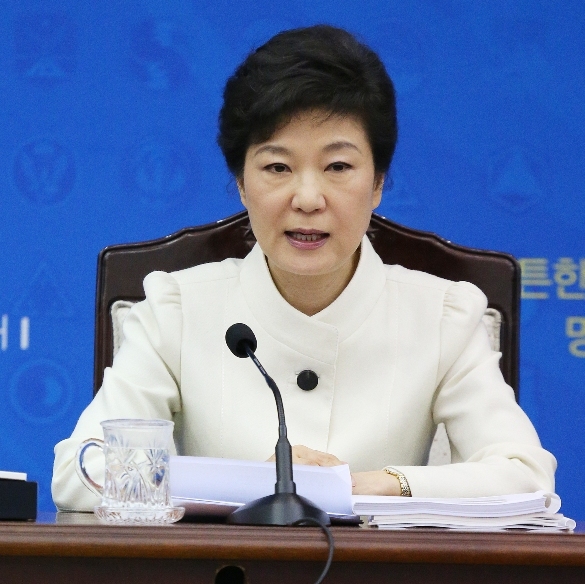 박근혜(대통령)
박근혜 대통령이 1일 서울 용산구 국방부 대회의실에서 열린 2013년도 국방부ㆍ국가보훈처 업무보고에서 인사말을 하고 있다. (연합뉴스)